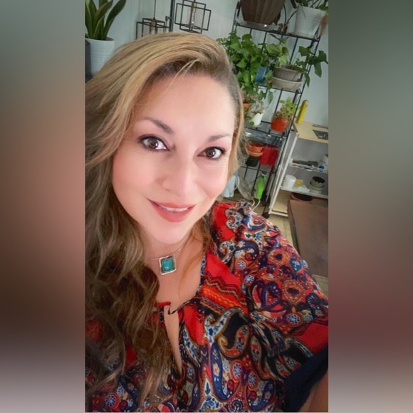 WELCOME TO MY CLOSET 💜🛍📦📫 - Picture 6 of 16